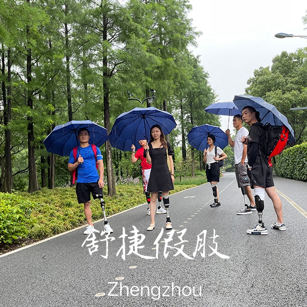 下雨天穿假肢散步，防水.jpg